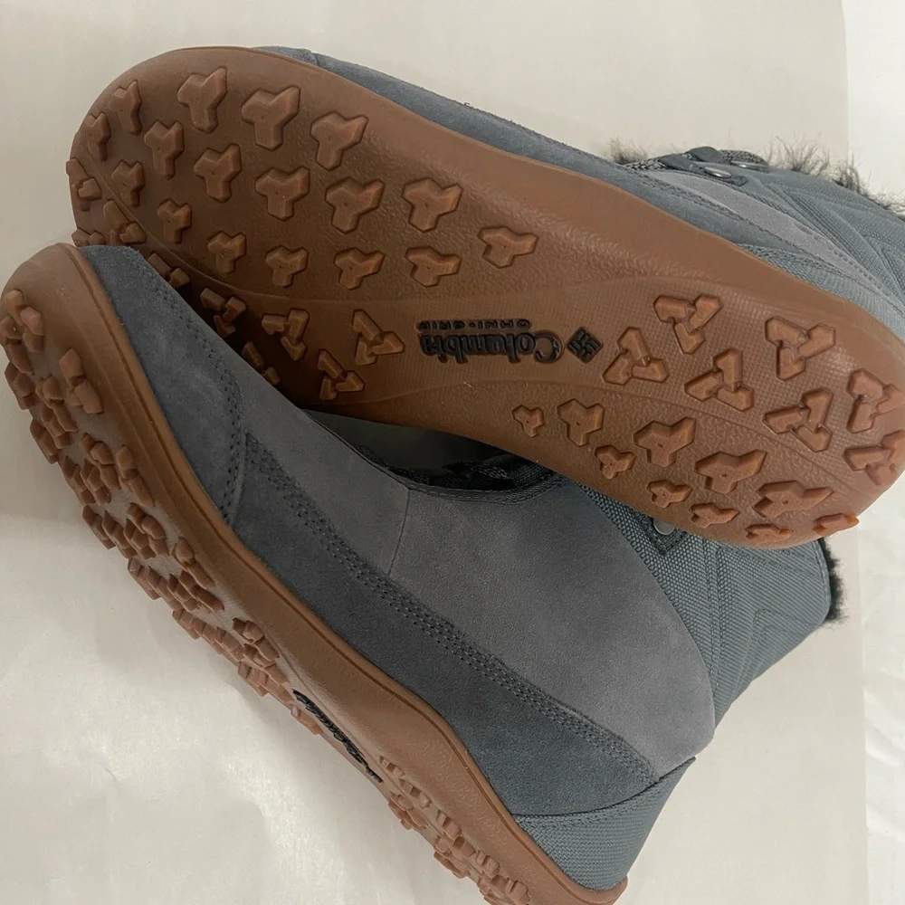 Columbia Women's gray and Brown Winter Boots size 10.5. New no lid box . R14